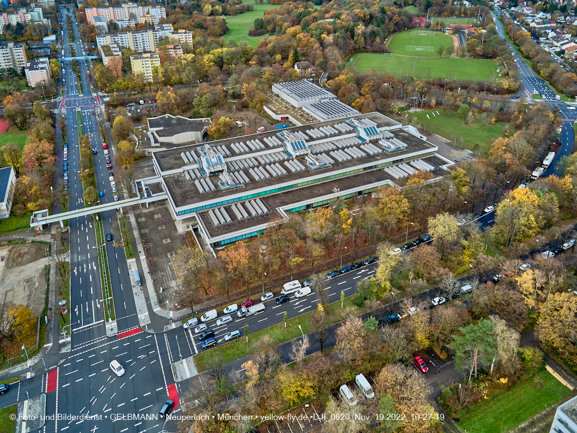 19.11.2022 - Luftbilder von der Baustelle an der Quiddestraße 'Haus für Kinder' in Neuperlach